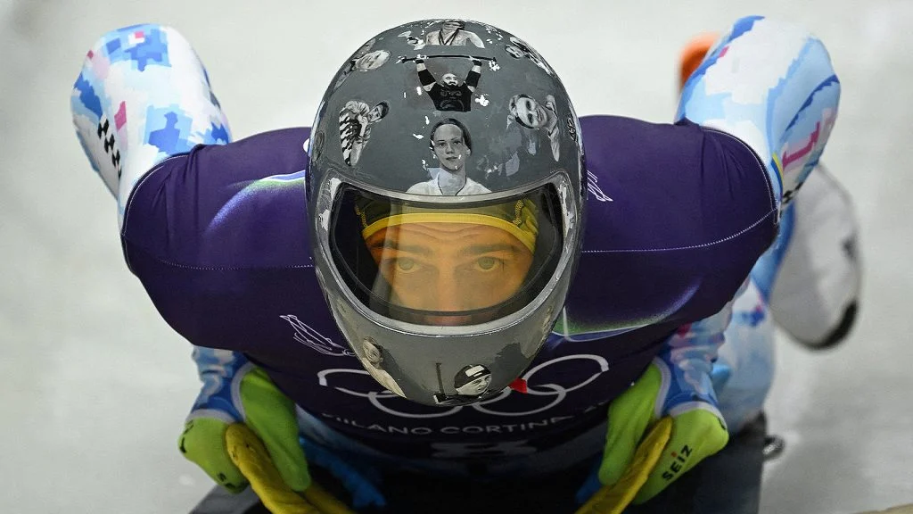 Das Bild zeigt den ukrainischen Athleten mit seinem Helm.