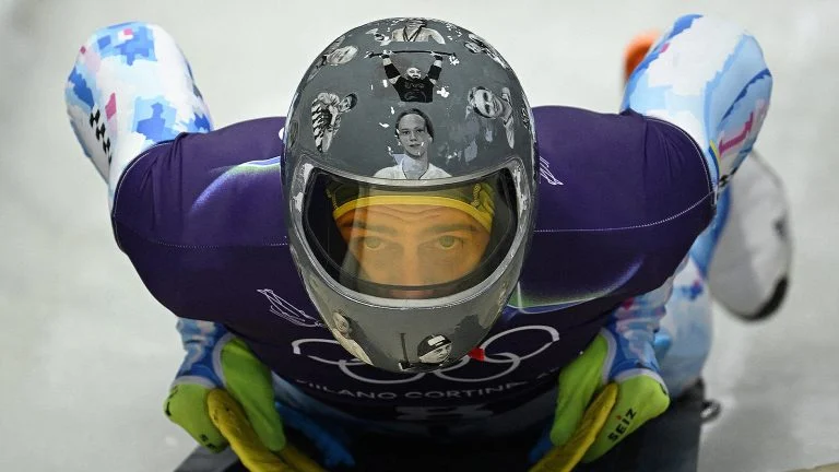 Das Bild zeigt den ukrainischen Athleten mit seinem Helm.