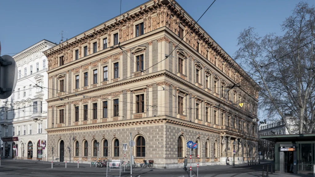 Das Bild zeigt das Palais Epstein an der Ringstraße in Wien.