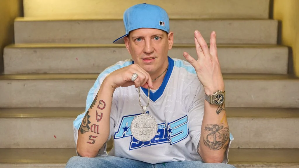 Das Bild zeigt den Rapper Money Boy.