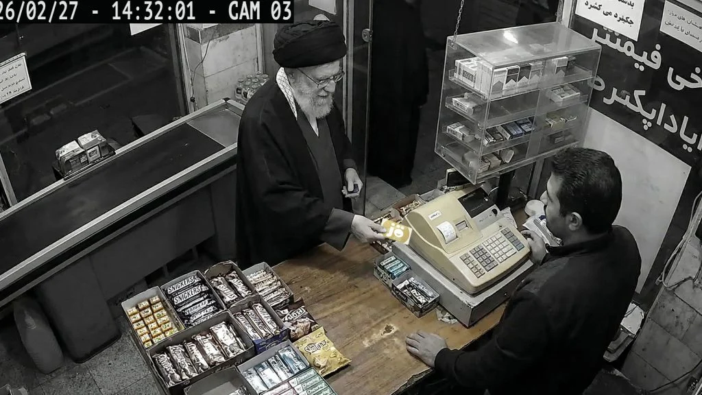 Khamenei in einem iranischen Supermarkt mit einer Jö-Bonus-Karte