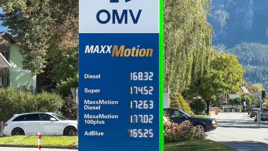 Das Bild zeigt eine OMV Preistafel an einer Tankstelle. Die Preise sind extrem hoch.