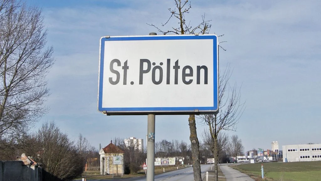 Das Bild zeigt die Ortstafel von St. Pölten.