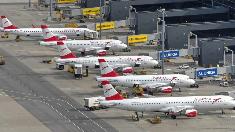 Flugzeuge der Austrian Airlines am Flughafen Wien