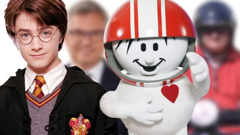 Das Bild zeigt Harry Potter und Helmi. Im Hintergrund sieht man zwei verschwommene Personen.