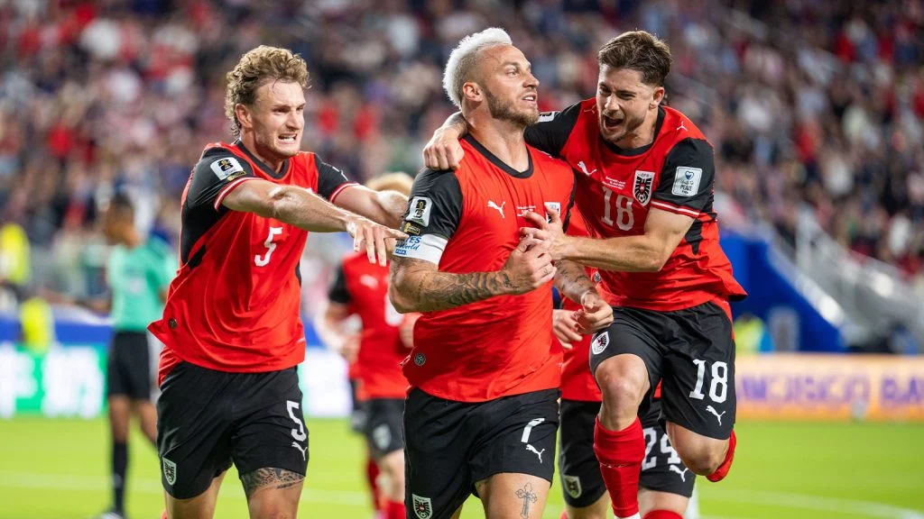 Das Bild zeigt ÖFB-Spieler beim Torjubel.