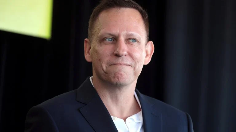 Peter Thiel lächelt