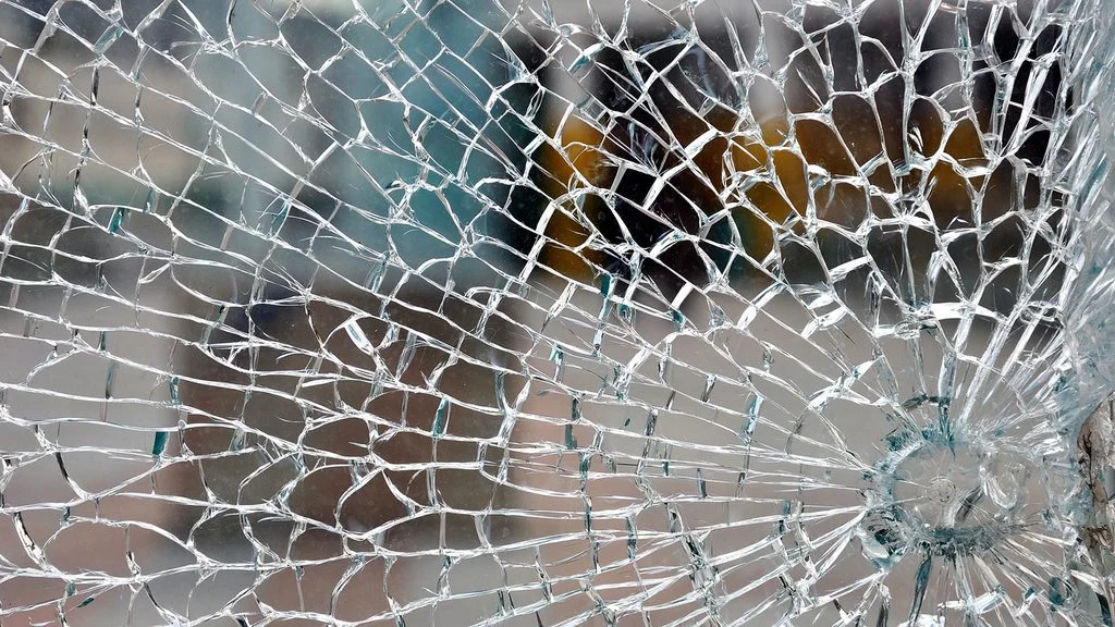 Gesplitterte Glasscheibe