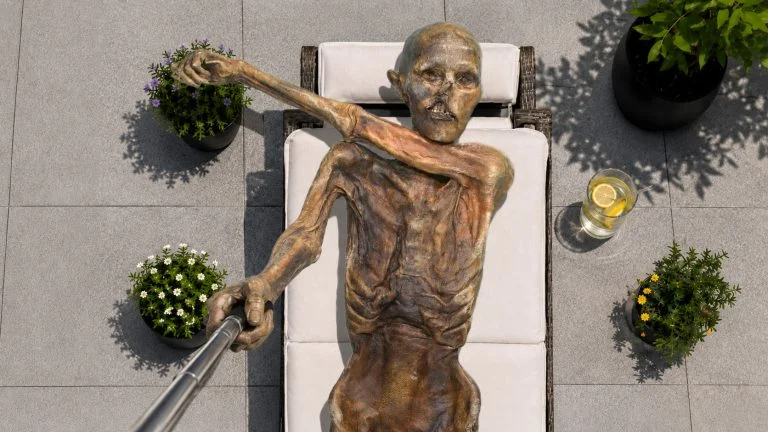 Gletschermumie Ötzi liegt auf Balkon