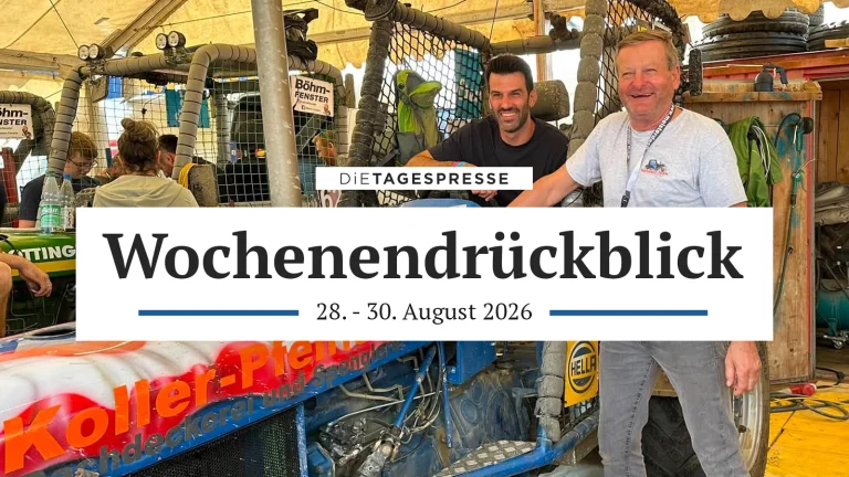 Das Bild zeigt Udo Landbauer und Gottfried Waldhäusl bei einem Traktorrennen im Waldviertel.