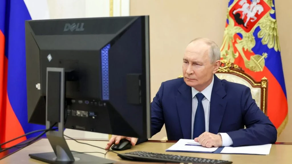 Putin in seinem Büro am Computer