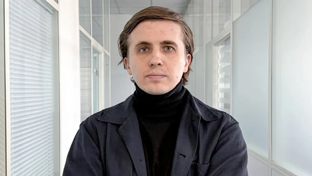 Das Bild zeigt den ukrainischen Journalisten Mykhailo Tkach.